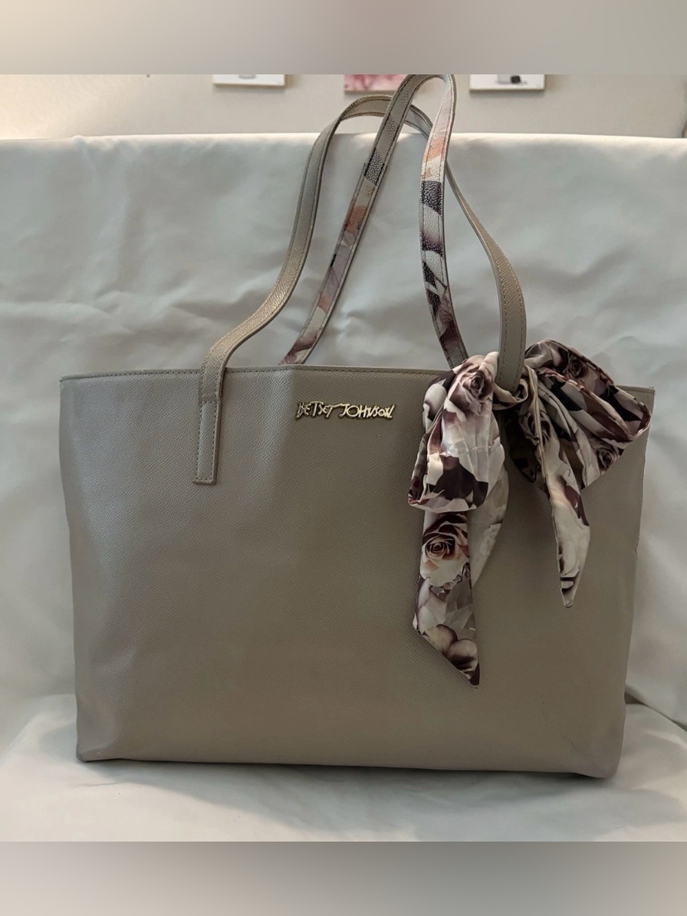 Betsey Johnson XOZARIA Gray Floral Pattern Large Women’s Tote